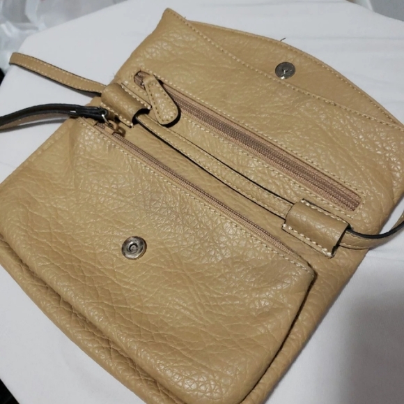NINE WEST Tan Convertible chain crossbody clutch - Picture 2 of 7